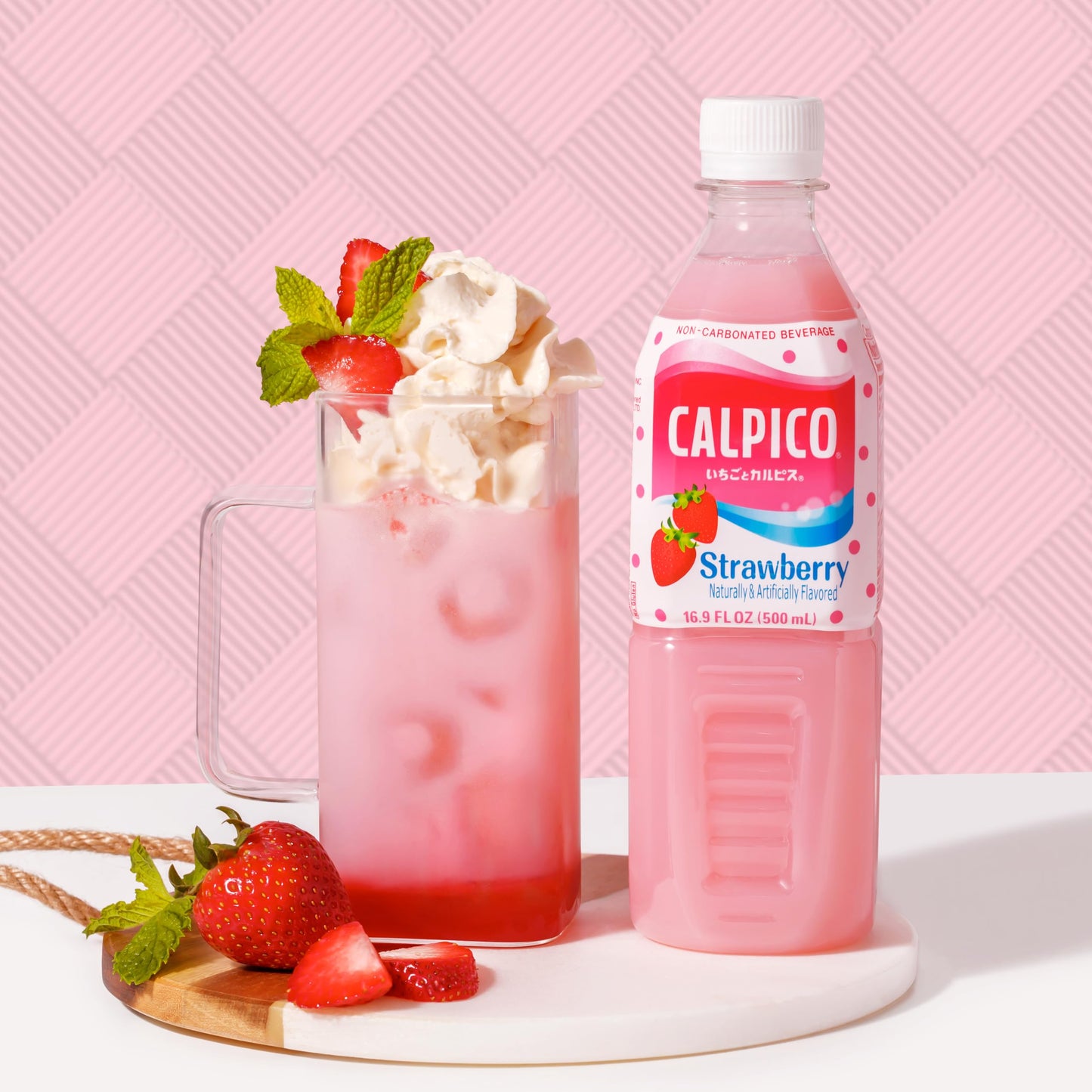 CALPICO Strawberry Smooth Creamy & Refreshing Non-Carbonated Beverage Japanese Lactic Acid Drink 16.9 Fl oz (Pack of 6)