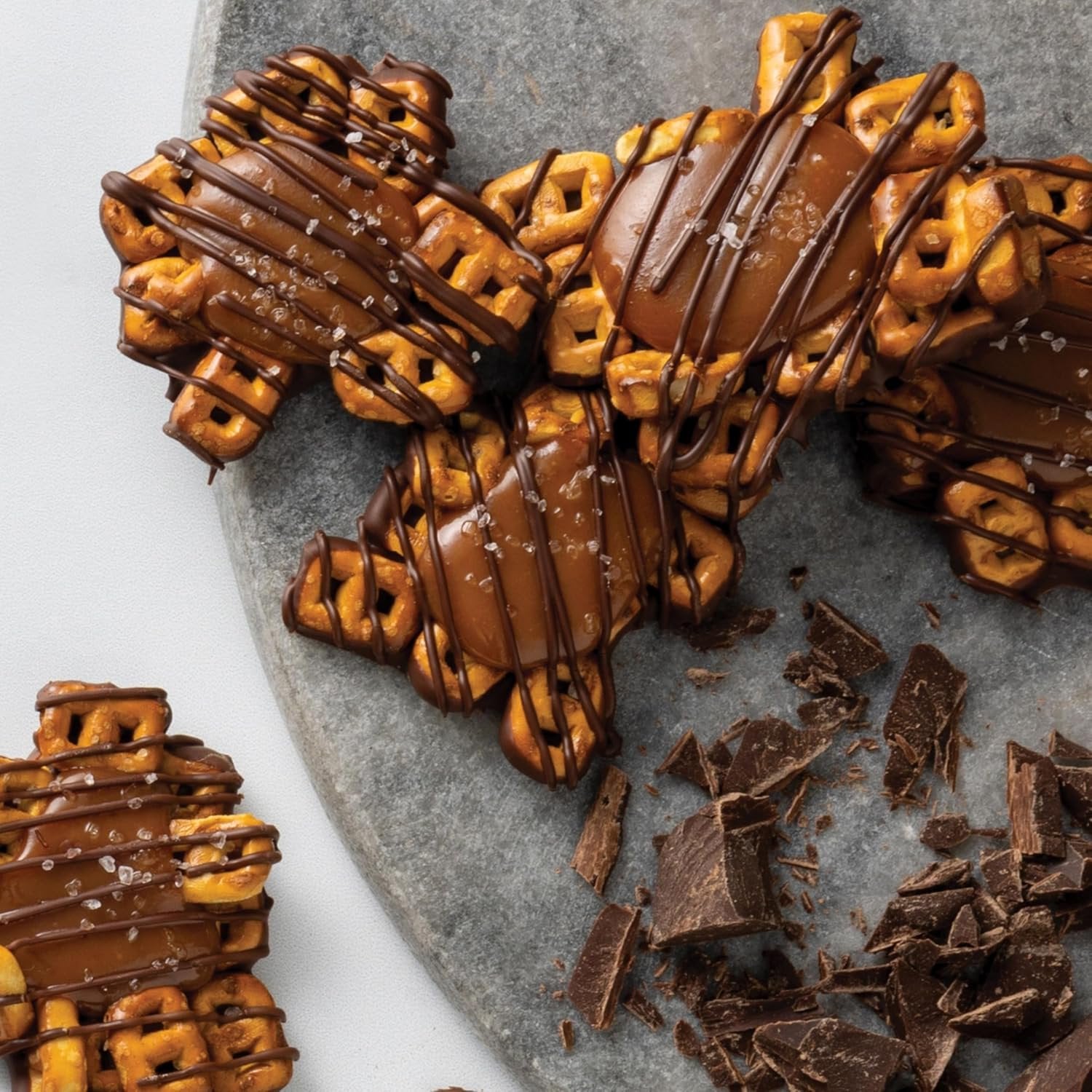 Snappers Sweet Caramel & Pretzels Cluster Crunchy Pretzel Snack with Milk Chocolate 6 oz